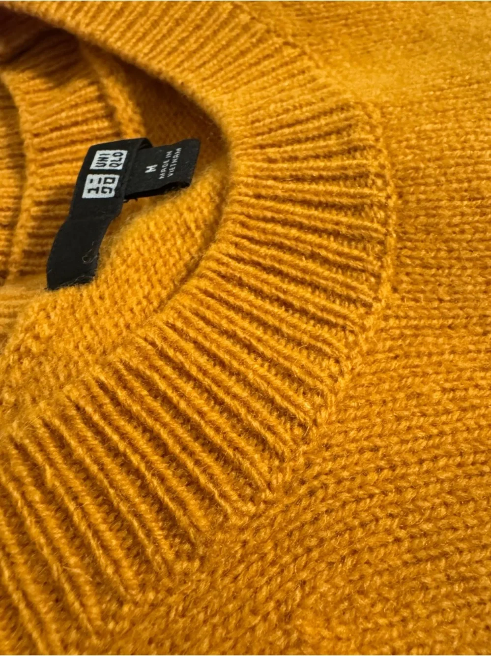 Uniqlo Mustard Orange Crewneck Sweater Size M Soft Knit Minimalist
